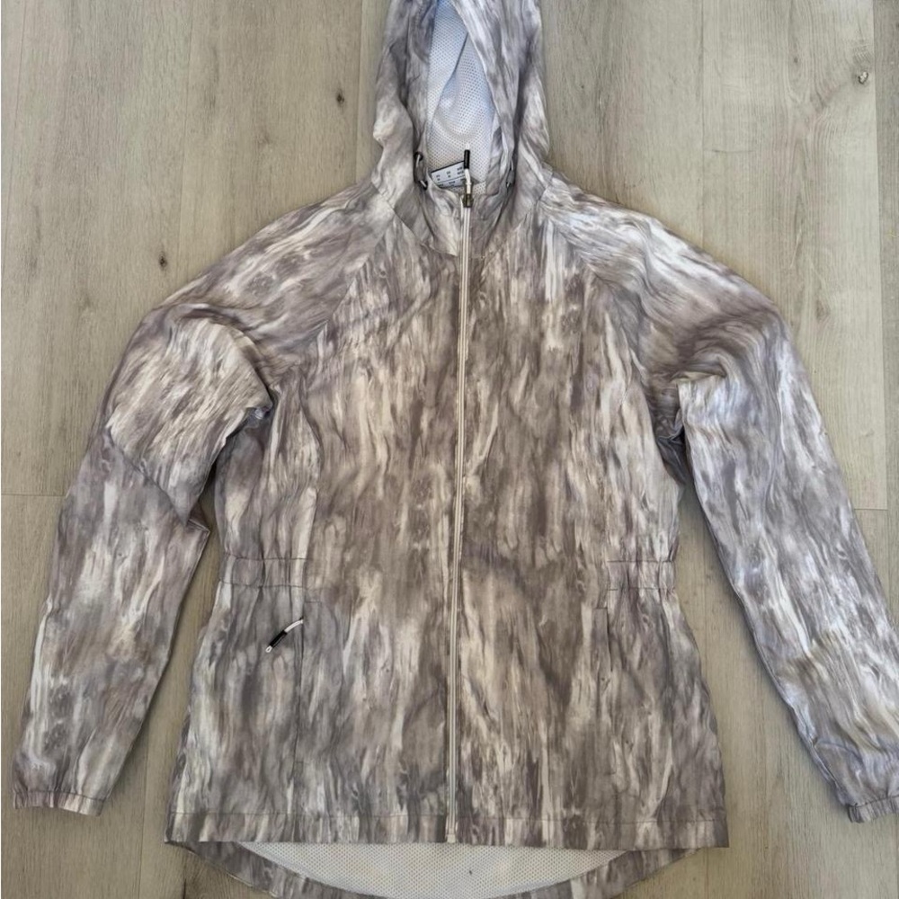 New Balance Women's Hooded Utility Jacket in Taupe Marble Print
